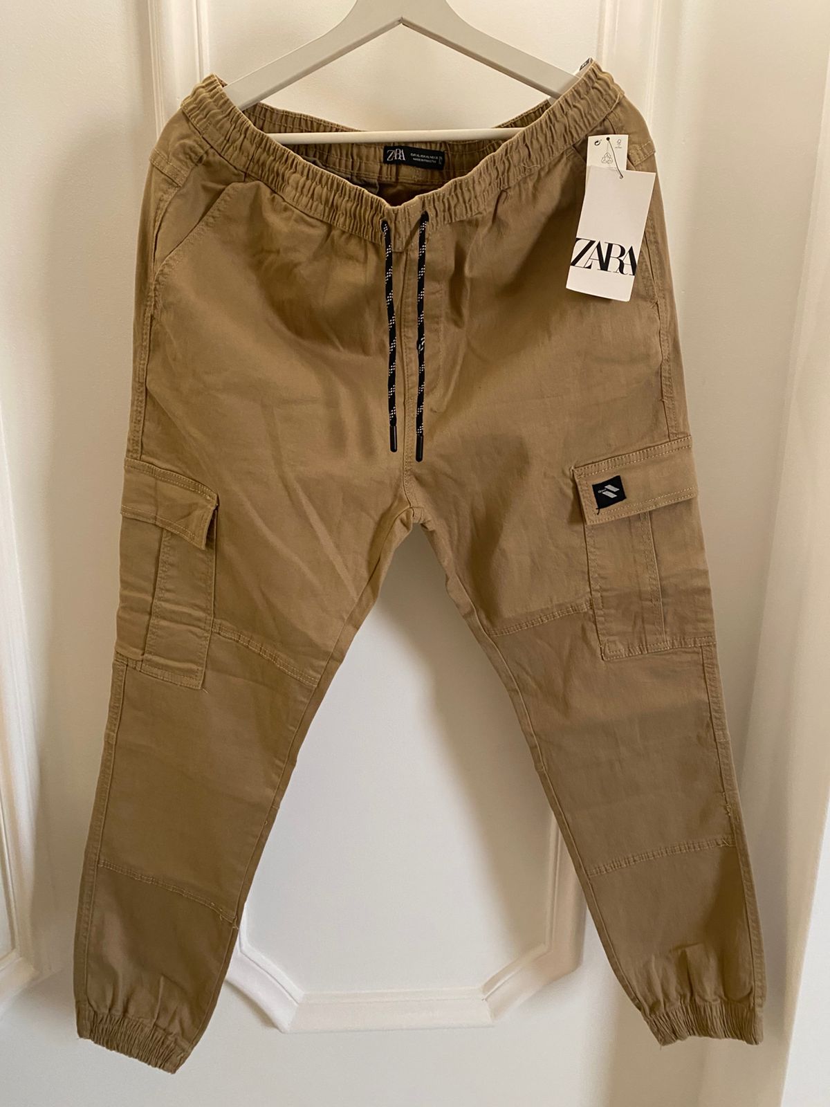 Zara Men Beige Cargo Pants